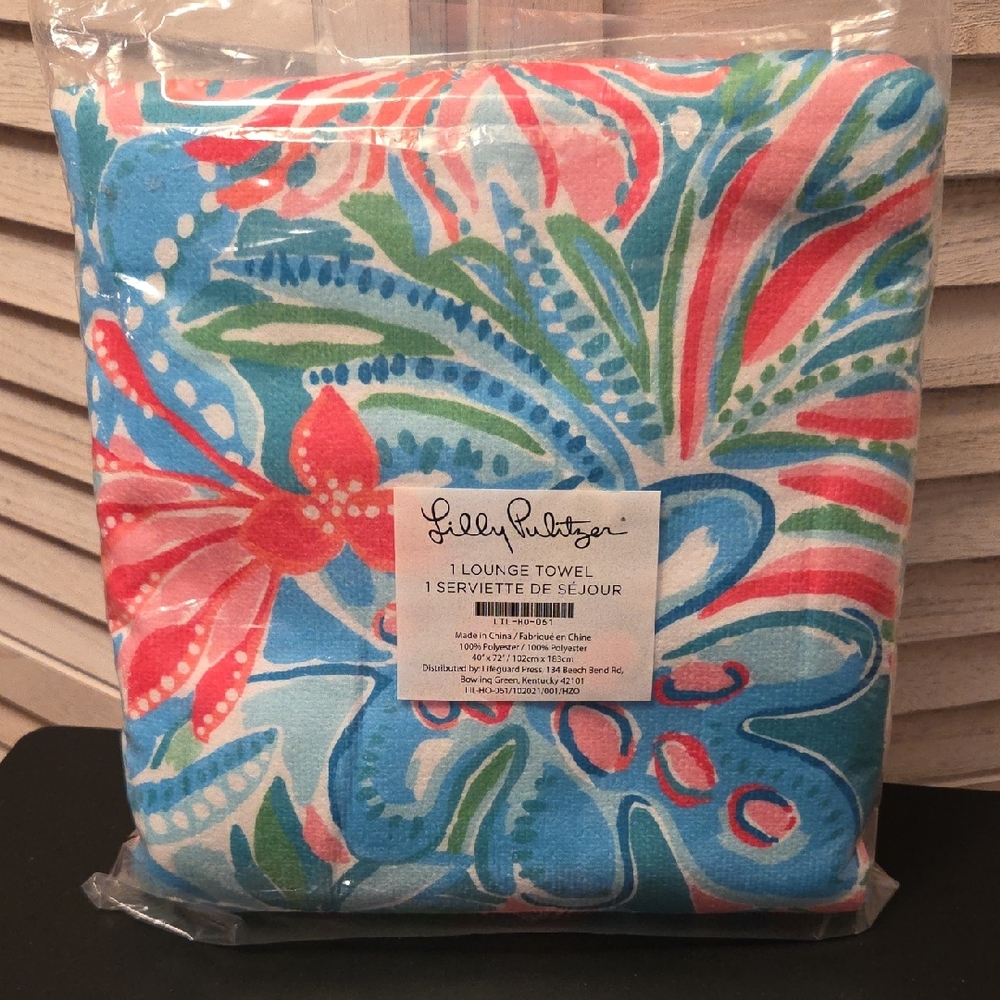 Lilly Pulitzer Vibrant Floral Towel